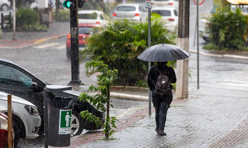 Semana de chuva forte em SC reflete tendência dos próximos meses; VÍDEO