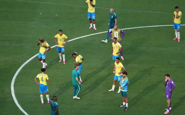 Após fracasso na Copa, Seleção Brasileira pede privacidade antes de retorno ao Brasil