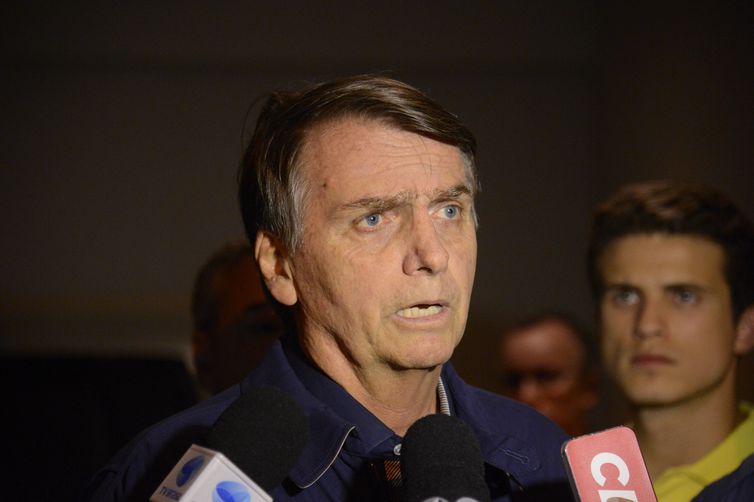 Bolsonaro pode participar de debate rápido, diz médico