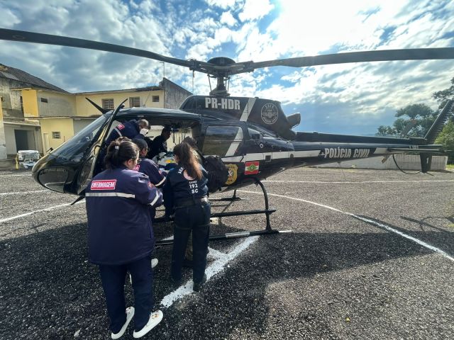 Com a ponte Anita Garibaldi bloqueada, paciente com AVC é transferida de helicóptero de Imaruí para Tubarão