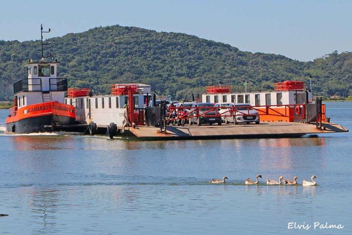 Transporte de balsa, em Laguna, está funcionando 24 horas e deve operar com duas embarcações durante o dia