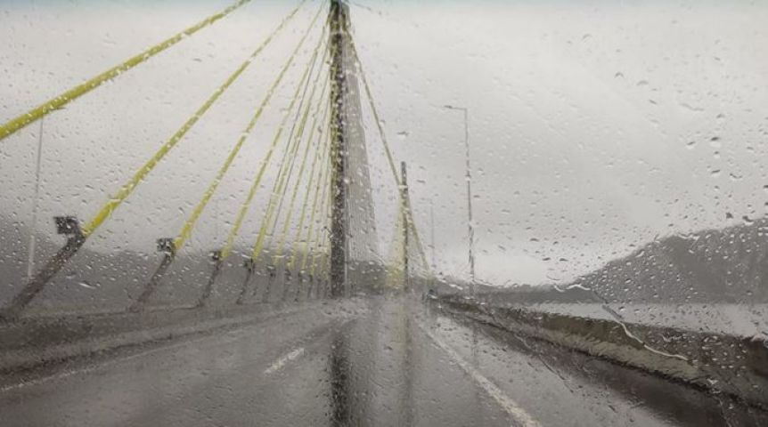 Interdição da Ponte Anita Garibaldi provoca até 9 km de lentidão na BR-101 em Laguna