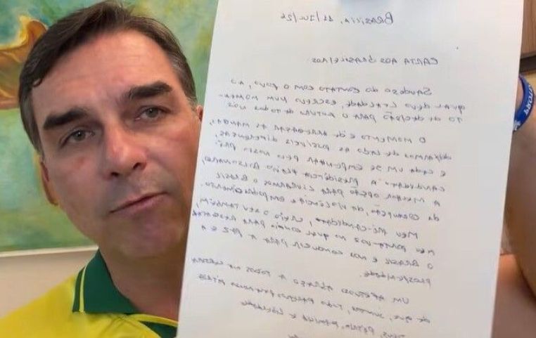 Moraes suspende visitas de Flávio Bolsonaro ao pai após divulgação de carta política