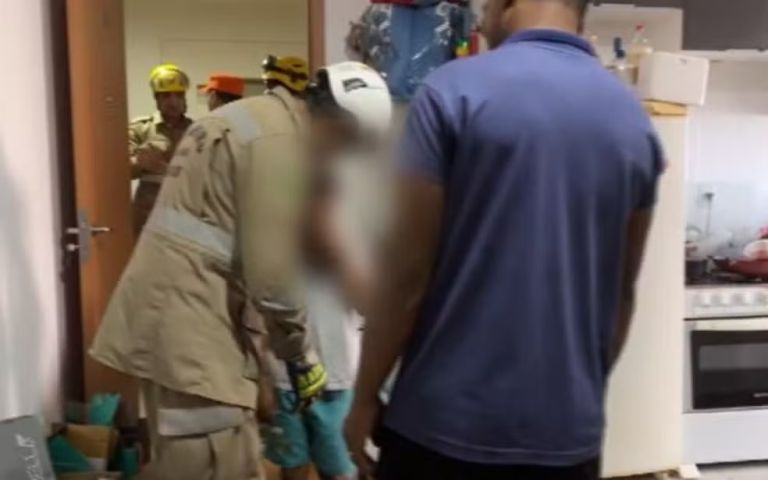 VÍDEO: Menino portador de diabetes é resgatado após ficar 15 horas trancado sem comida e sem água