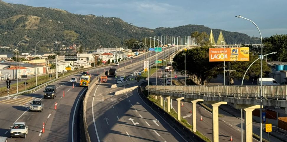 (Vídeo) Intervenção no desvio melhora trânsito em Laguna, porém lentidão continua nos horários de maior movimento