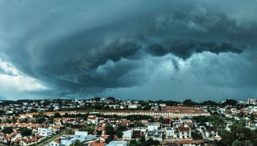 Poderoso rio atmosférico pode trazer tempestades severas com até 300 mm de chuva por 10 dias