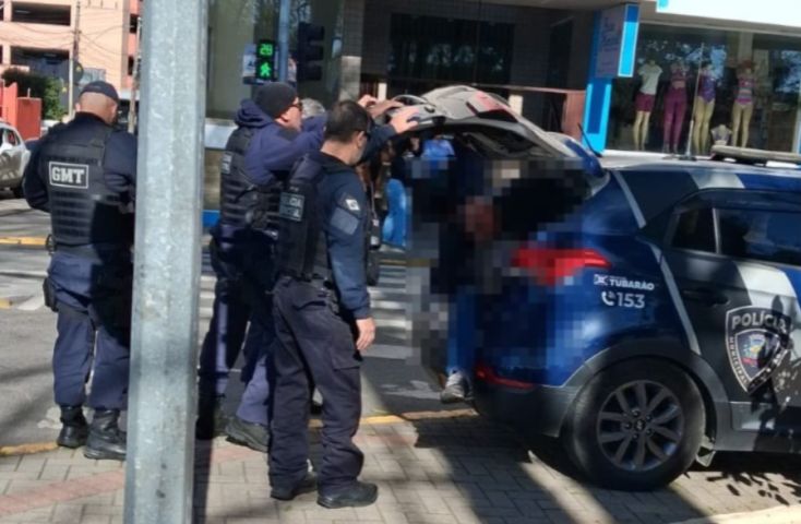 Homem com mais de 125 boletins de ocorrência é preso após ameaças e agressões em Tubarão; VÍDEO