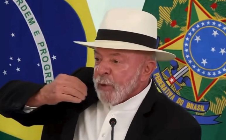 Lula diz que 'próteses do SUS são melhores que a dentadura de Trump'; VÍDEO