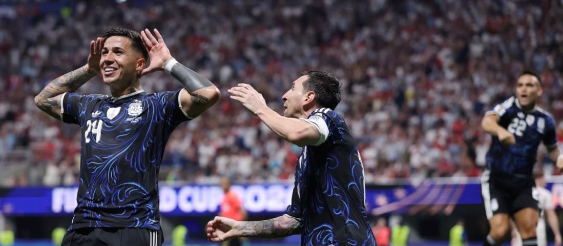 Argentina vira sobre a Inglaterra nos acréscimos, vence por 2 a 1 e vai à final da Copa do Mundo