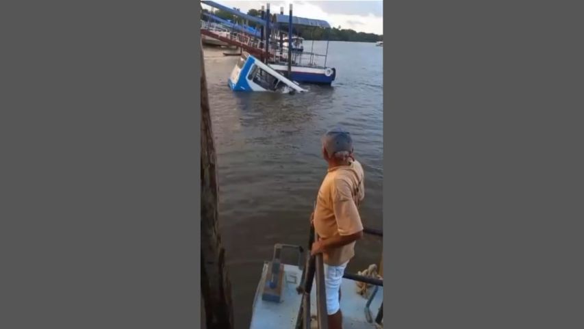 VÍDEO: Ônibus com passageiros cai dentro de rio no Pará após perder o controle