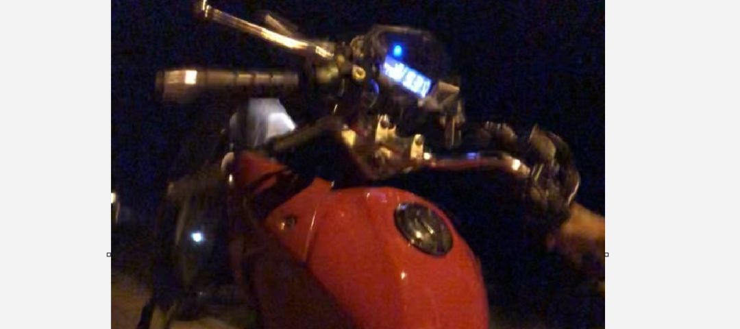 Adolescente de 14 anos é apreendido após fugir da PM com motocicleta e realizar manobras perigosas em Imbituba