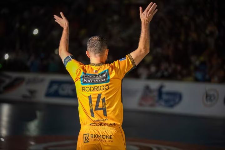 Tubarão Futsal é derrotado pelo Magnus fora de casa, em partida marcada pela despedida do fixo Rodrigo Hardy das quadras