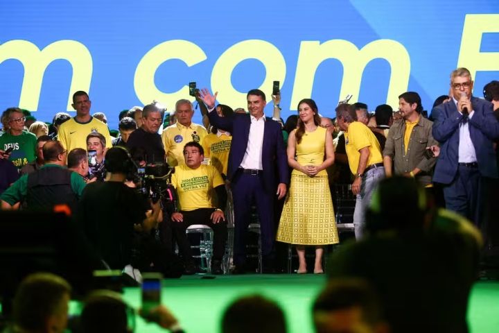 PL oficializa candidatura de Flávio Bolsonaro à Presidência da República em convenção