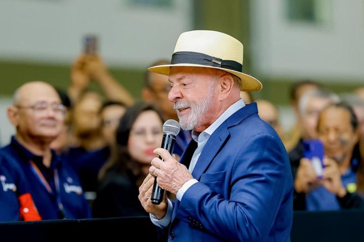 VÍDEO: Lula diz que “quem de fora se meter” nas eleições brasileiras “vai apanhar muito”