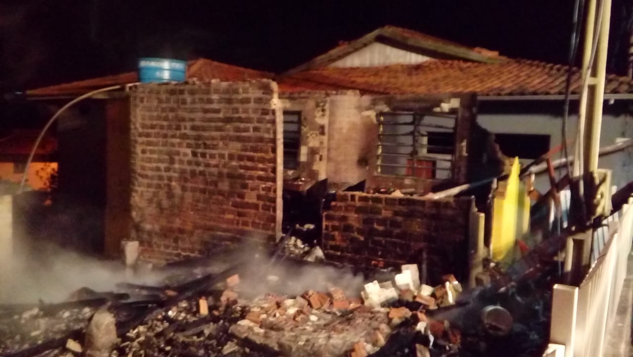 15 mil litros de água foram utilizados para extinguir incêndio em Laguna