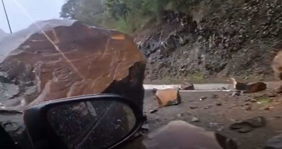 Rodovia na Serra do Rio do Rastro é interditada após queda de rochas