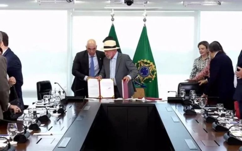 VÍDEO: Lula convida Alexandre de Moraes para “tomar um café” após evento no Palácio do Planalto