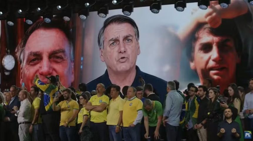 Defesa afirma que Bolsonaro não autorizou vídeo de IA veiculado em convenção do PL