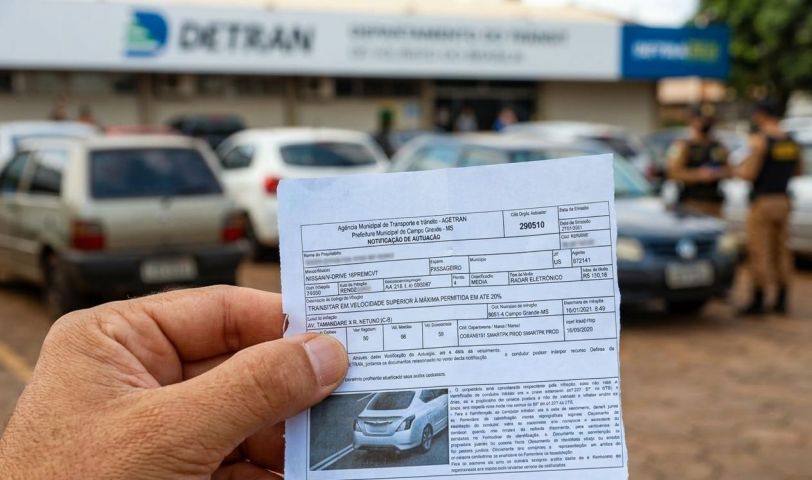 Projeto aprovado na Câmara muda regras para multas de trânsito e pode beneficiar proprietários de veículos