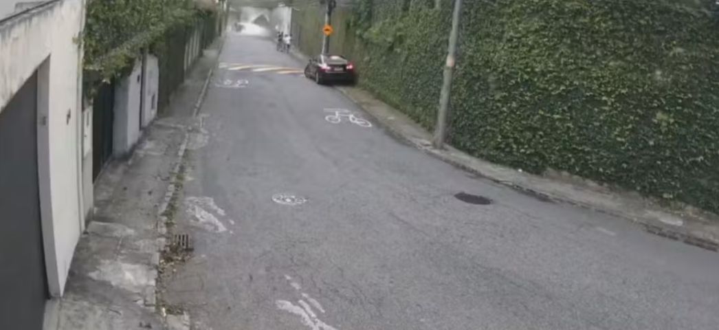 Queda de muro mata 2 pessoas durante ventania no Rio de Janeiro; vídeo mostra desabamento