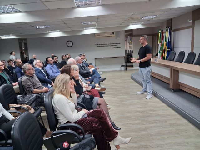 VÍDEO: IA e inovação pautam encontro sobre o futuro da medicina em evento voltado a profissionais da saúde