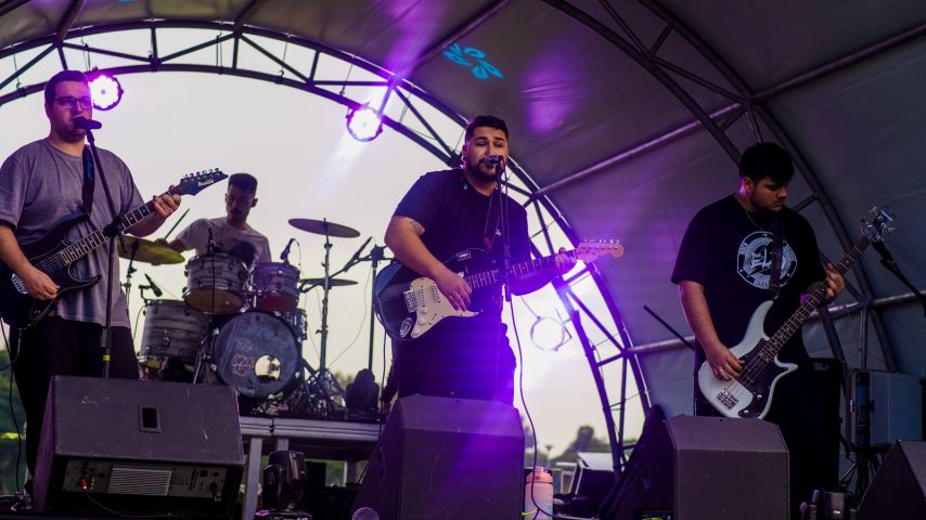 Banda tubaronense Elo+ lança álbum 'Rock, Reggae e Resiliência' com participação de Vitin, ex-vocalista do Onze:20