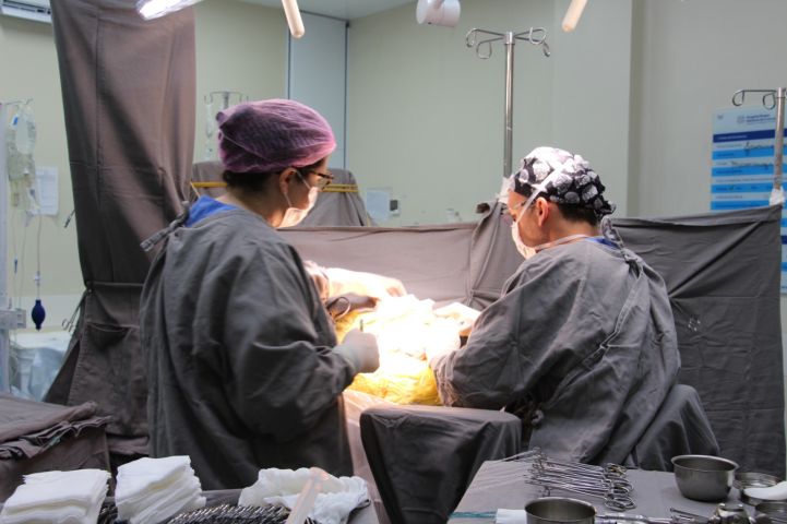 IMAS realiza primeira cirurgia de tumor cerebral com paciente acordado no HNSC