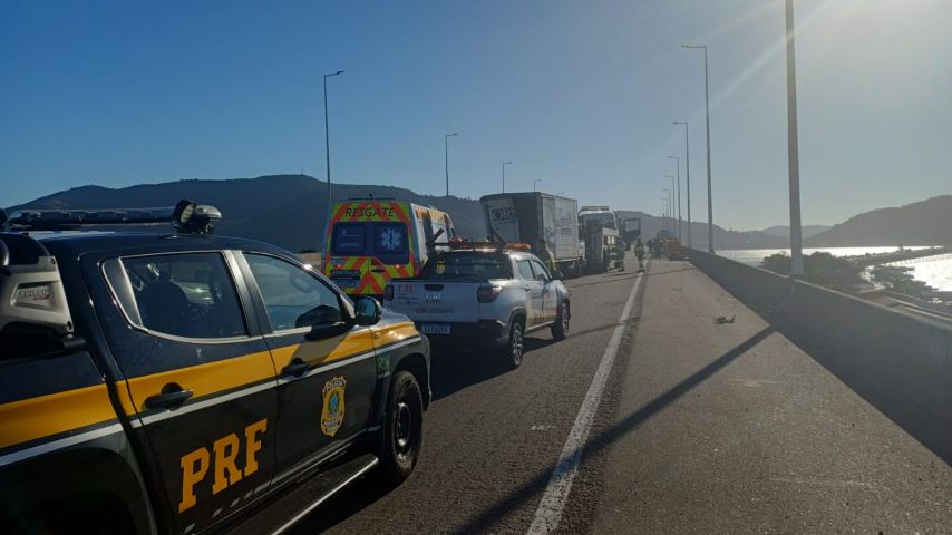 Pista é liberada após engavetamento com oito veículos na Ponte Anita Garibaldi