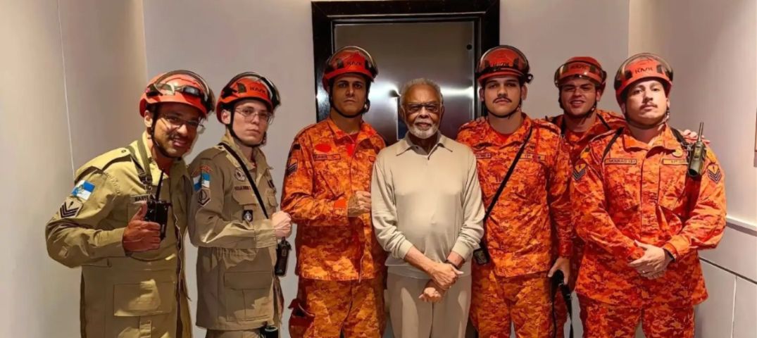Gilberto Gil fica preso em elevador e é resgatado por bombeiros no Rio