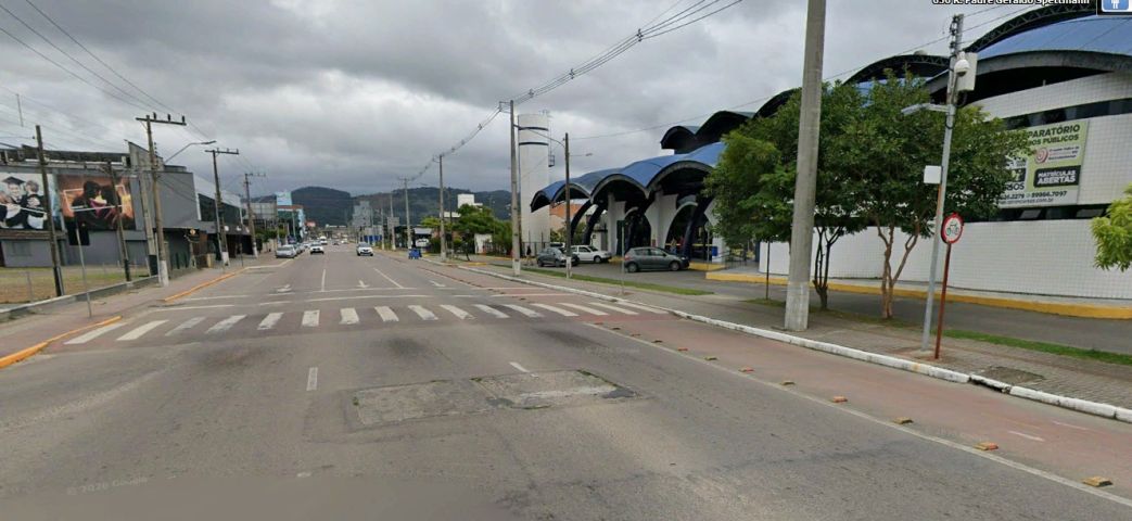 Trânsito será temporariamente alterado em frente à rodoviária nesta sexta (07), durante inspeção em poço de visita