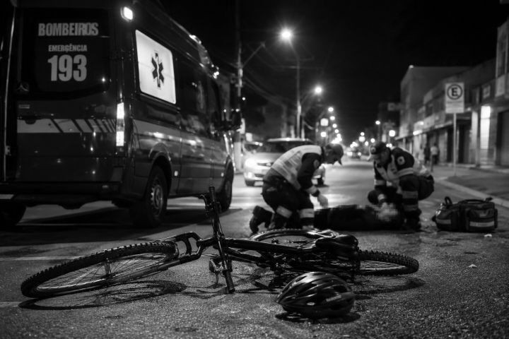 Adolescente morre no hospital após grave acidente entre bicicleta elétrica e motocicleta em Tubarão