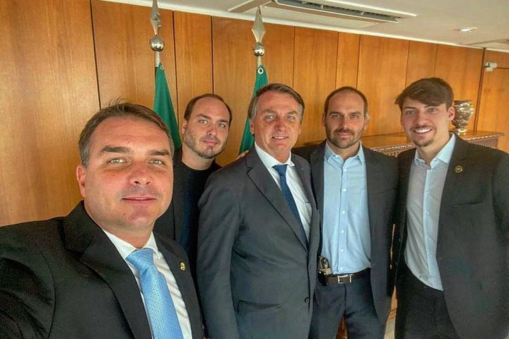 Moraes barra visita dos filhos a Bolsonaro no Dia dos Pais