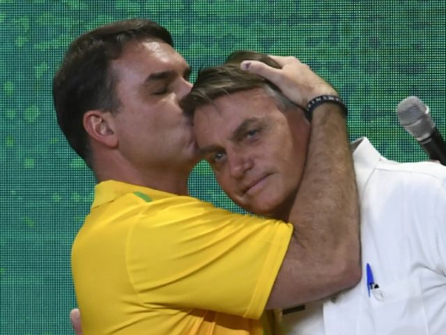 'Isso tem dia e hora para acabar': Flávio Bolsonaro repudia decisão de Moraes que barrou visita no Dia dos Pais