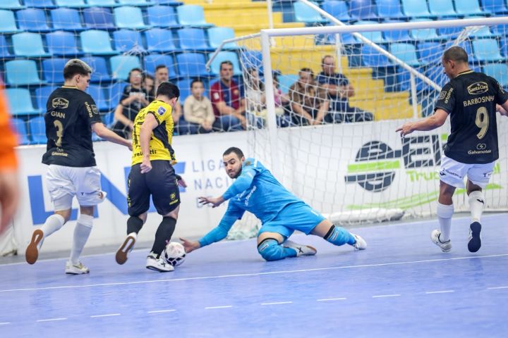Tubarão vence Carlos Barbosa de virada e garante classificação na LNF