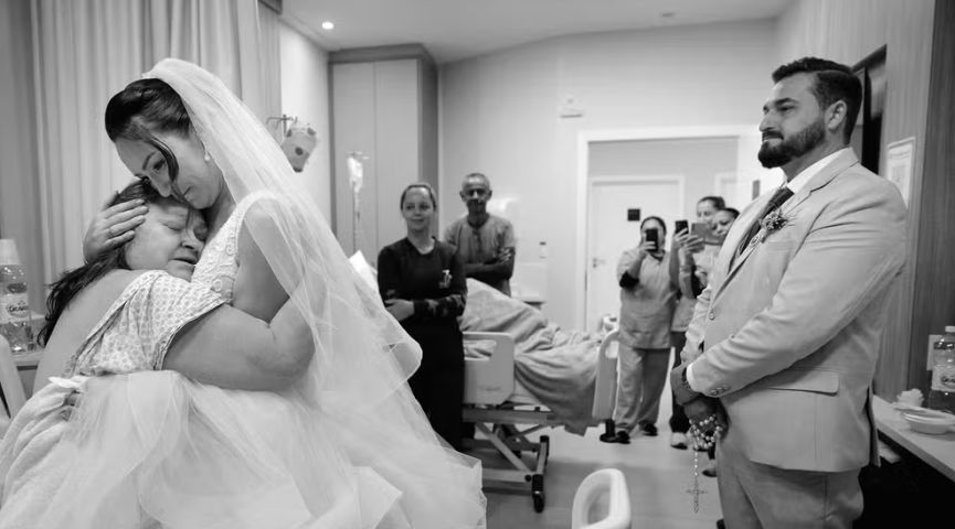 (Vídeo) Casal 'foge' do casamento para visitar mãe da noiva no hospital em Tubarão