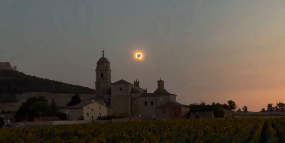 Eclipse solar total emociona quem viu evento raro na Espanha; VÍDEO