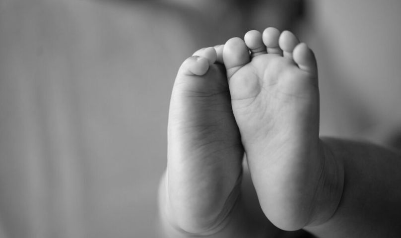 Bebê de 45 dias morre após atendimento em hospital de Camboriú; prontuário aponta dose acima da prescrita
