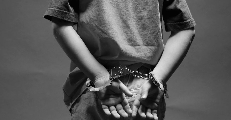 Adolescente é apreendido após resistir à abordagem e ameaçar policiais em Jaguaruna