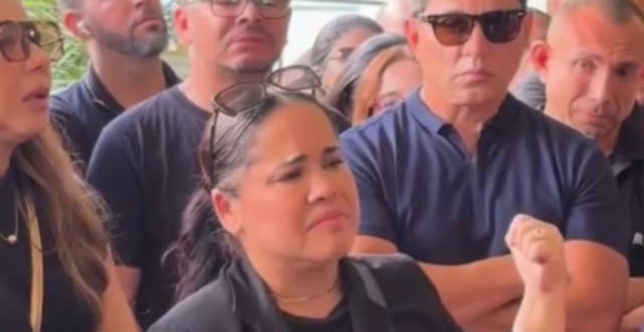 Cassiane emociona com canção em velório do cantor Marquinhos Menezes; VÍDEO