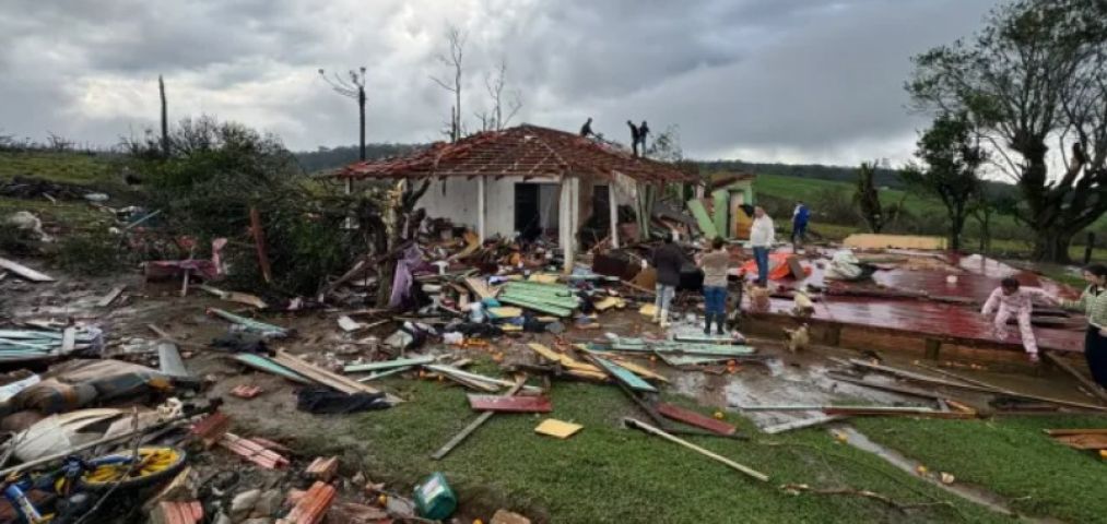 Tornado em Piraí do Sul, no Paraná é classificado como F3, com ventos que chegam a 332 km/h