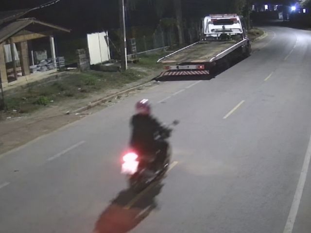 Motociclista morre após colidir contra caminhão estacionado em Braço do Norte