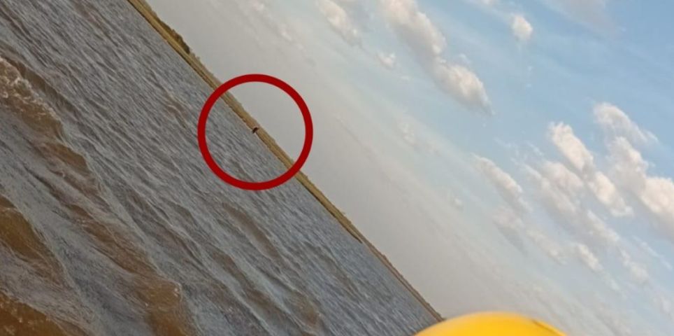 Homem é resgatado após madrugada à deriva na lagoa em Laguna