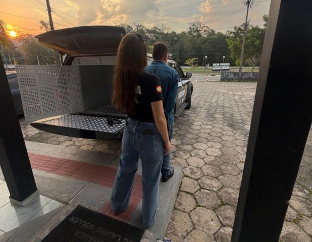 Homem é preso acusado de estuprar a própria enteada durante 12 anos