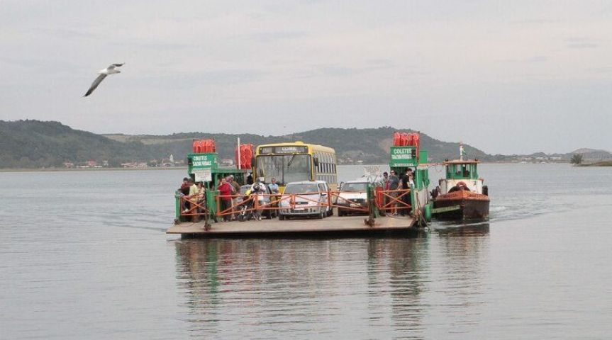 Travessia noturna de balsa em Laguna permanece suspensa até setembro