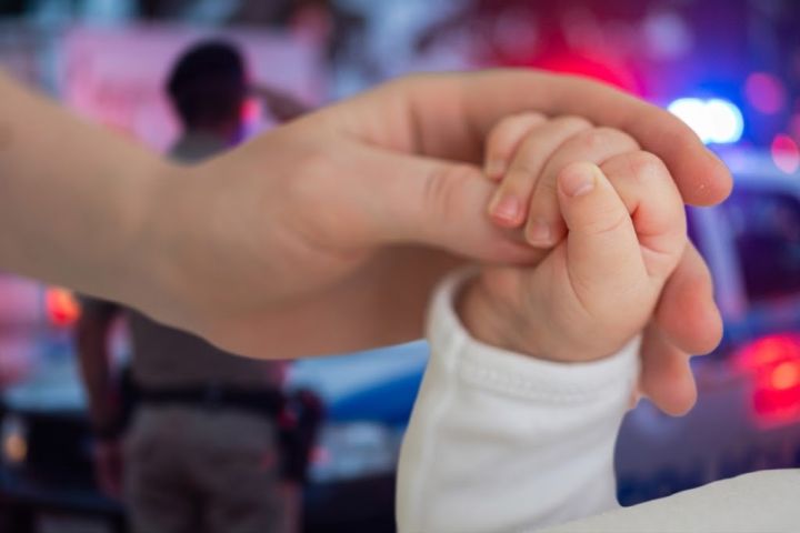 Menino autista de 2 anos é encontrado com sinais de agressão em Capivari de Baixo