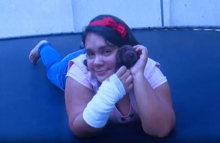 Mulher de 38 anos que fingiu ter 12 para enganar família é condenada por estelionato e falsa identidade