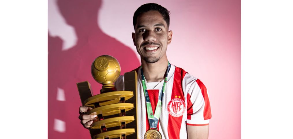 Hercílio Luz renova com o zagueiro Uchoa