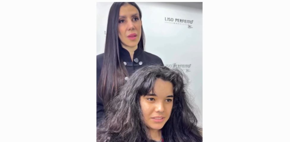 Cabeleireira compartilha história emocionante de cliente que foi adotada, sofreu maus-tratos e encontrou uma nova família
