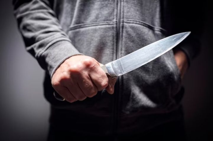 Adolescente esfaqueia homem para defender mãe de agressões em Criciúma