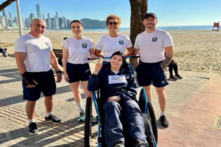 10 anos após um AVC, guarda municipal de BC reencontra a corrida através do Pernas Solidárias
